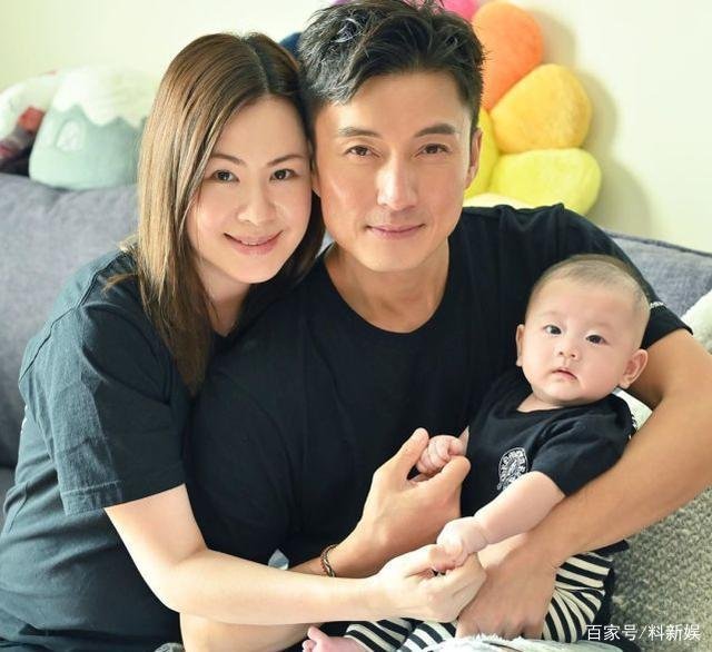 TVB小生陈山聪晒与妻儿合影,他和妻子的感情如何?