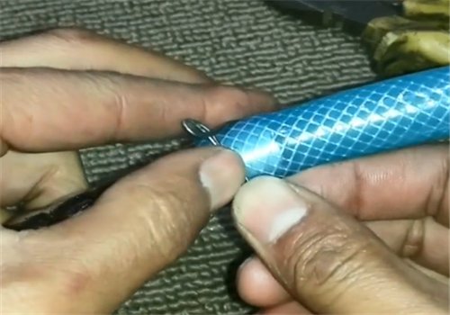 怎么接塑料水管的接头？