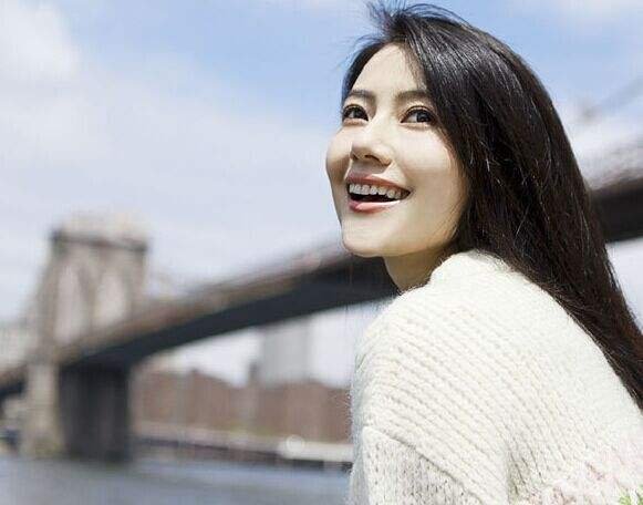 高圆圆披发回眸生图，如何评价女神的容颜？