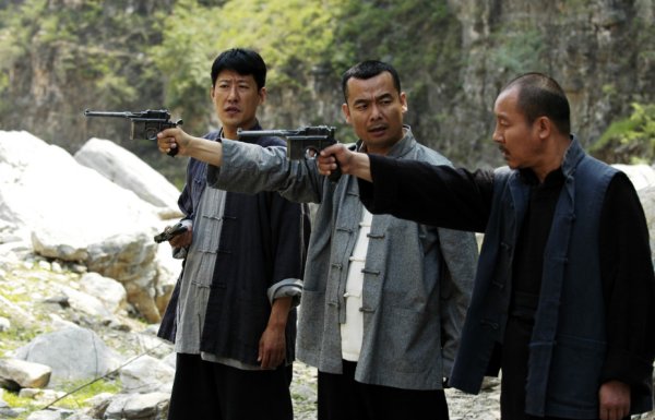 裤裆藏雷、徒手撕鬼子、包子变炸弹,哪些抗战剧一个比一个雷人?