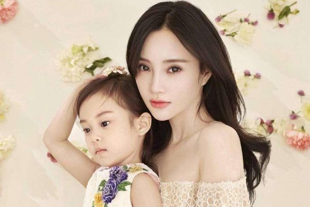 李小璐晒游玩视频故意打马赛克疑似和贾乃亮复合,事情的真相是什么?