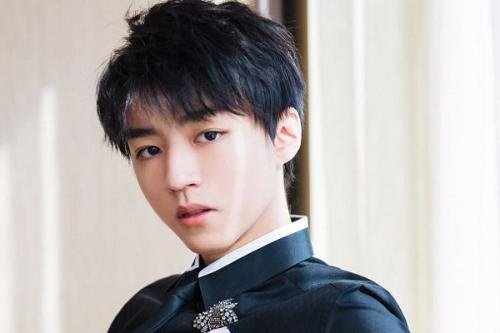 刘昊然王俊凯胡先煦同游迪士尼，他们三人是何关系？