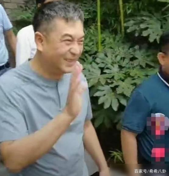 张嘉译和杜志国,谁才是圈中模范好男人?