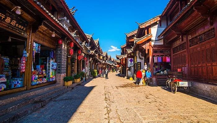 云南承诺：旅游购物30天无理由退货，顾客可选的退货方式是什么？