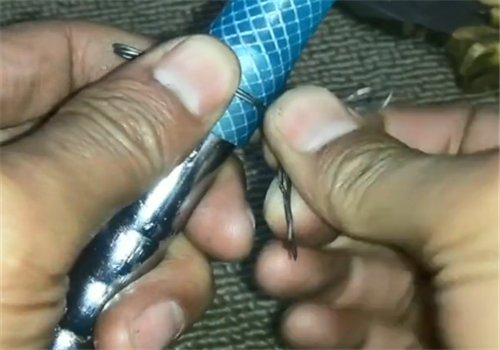 怎么接塑料水管的接头？