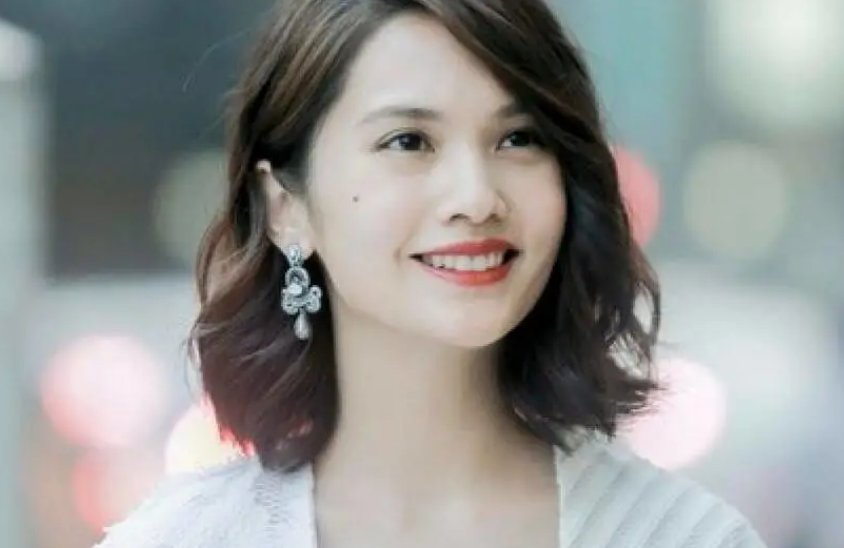 杨丞琳疑似怀孕，曾效仿赵丽颖“劈叉腿”，她是不是隐藏了什么？