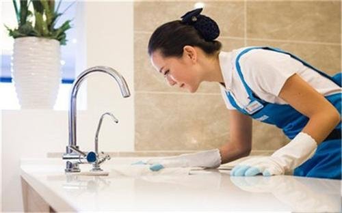 家政公司还有北大海归毕业生求职,你能理解高学历人才求职保姆这一行业吗?