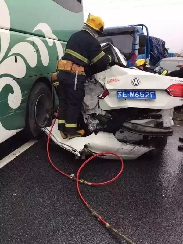 湖南益阳发生两车相撞事故,致3死1伤,幸存者需要承担什么责任?