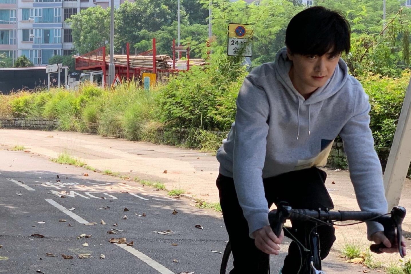 陈伟霆师弟拍电影从高处坠落,当场昏迷十分钟,演员拍戏受伤是常事吗?