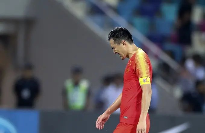 冯潇霆:足球人不是不能接受批评,球迷的过度批评可能会起到怎样的副作用?