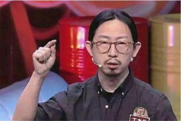 周深萨顶顶遭著名乐评人狠批,是否其演唱过猛的缘故?