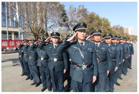 针对厦大保安队长骚扰女生一事,你有何看法?