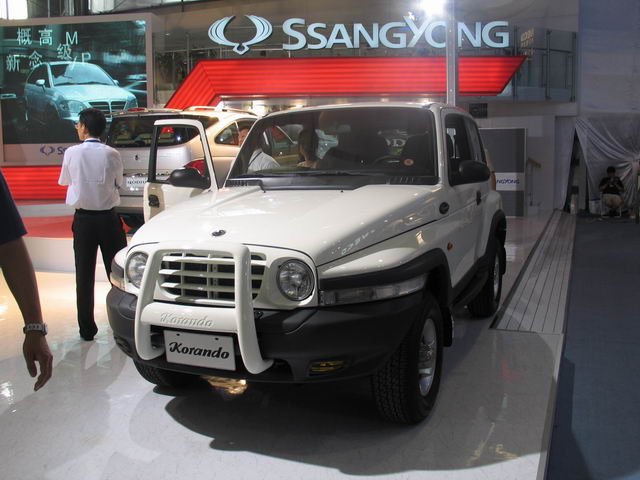 韩孝珠苏志燮主演的韩国电影《只有你》里，女主开的是什么车