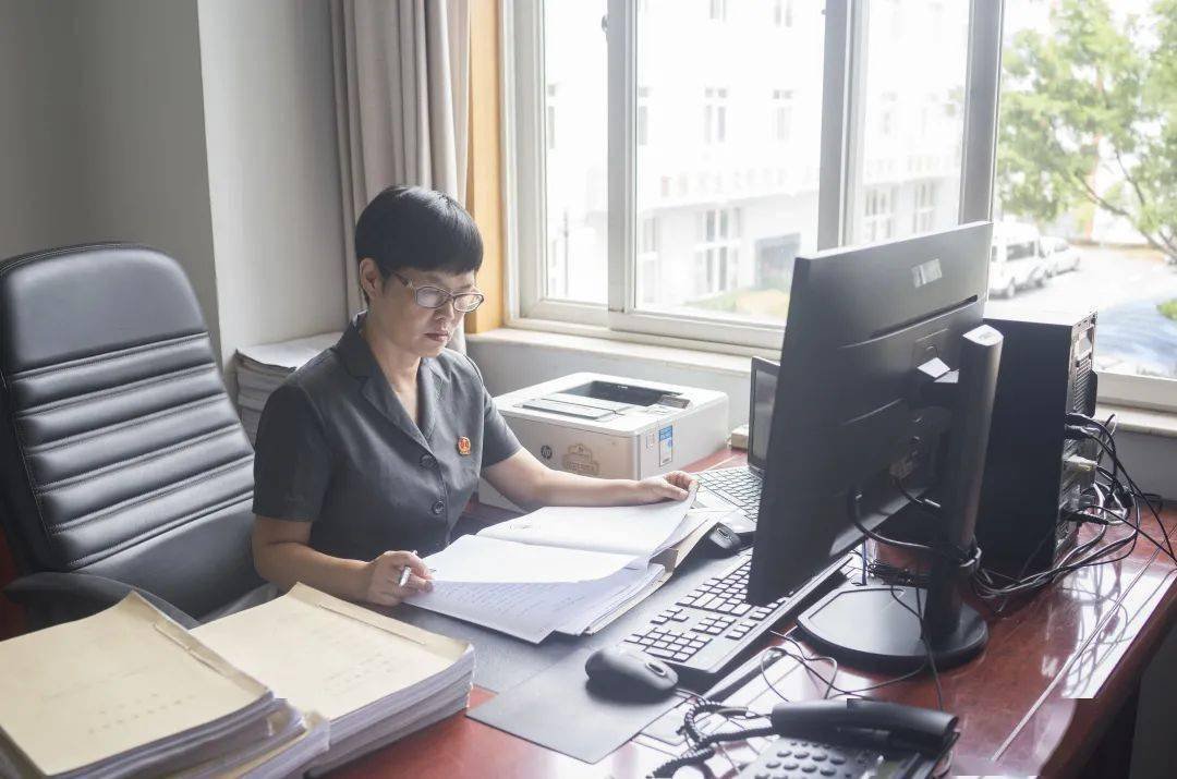 孙小果案主审法官柴继红获三八红旗手称号,这位法官为何能荣获这一称号?