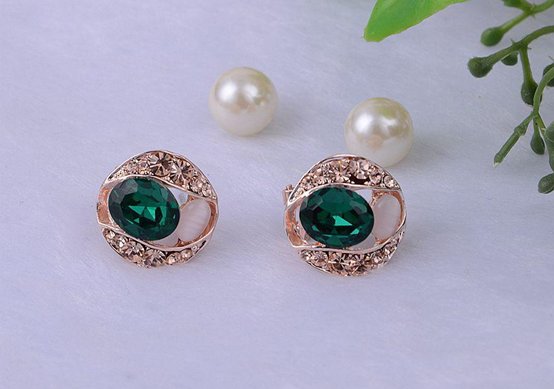 现在流行耳夹式耳环，但是夹久了会很痛，有什么办法缓解？