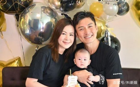 TVB小生陈山聪晒与妻儿合影,他和妻子的感情如何?