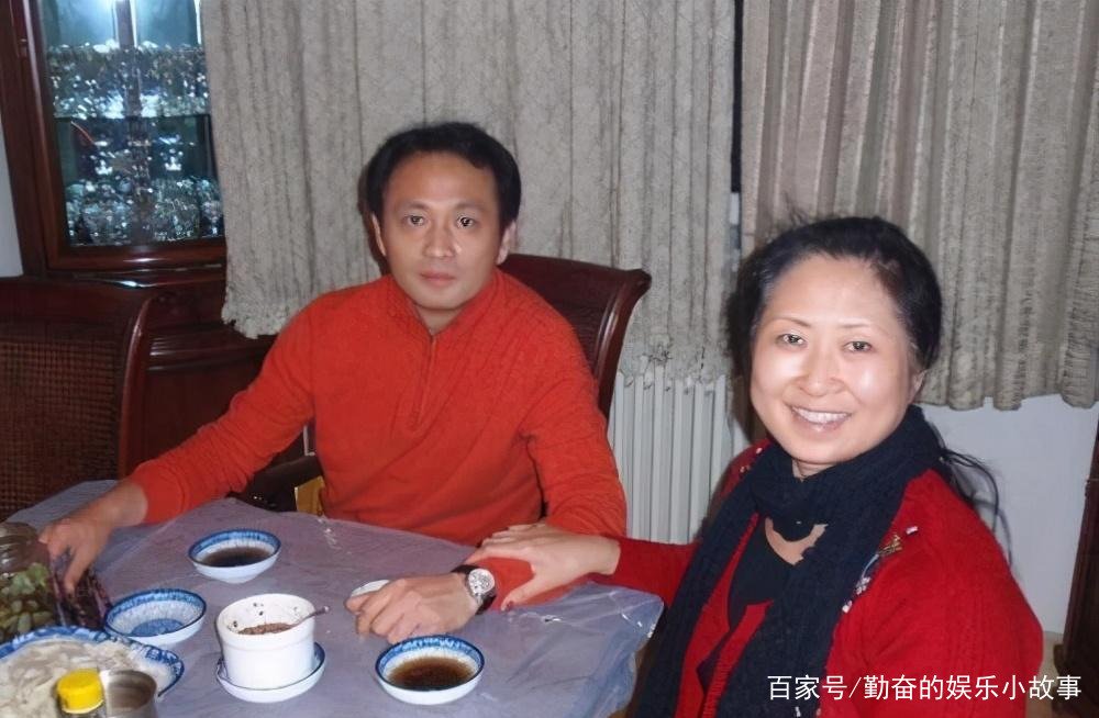 老戏骨丁志诚,亲姐姐残疾,不辞辛苦照顾30年,57岁为何孑然一身?