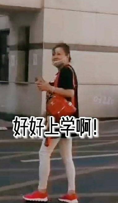 妈妈上老年大学遭到女儿同款说教，你支持父母上老年大学吗？