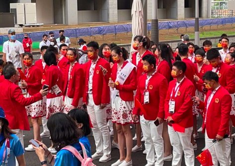 东京奥运会开幕式中国奥运代表团入场服装是什么样的？