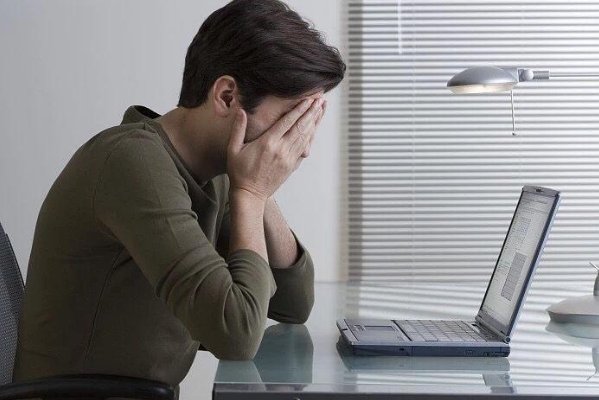 男子拒绝春节带电脑回家工作被开除，对此你怎么看？