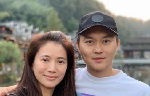 李荣浩与柴犬对比图,简直是一模一样,除了杨丞琳,还有谁会恶搞自己丈夫?