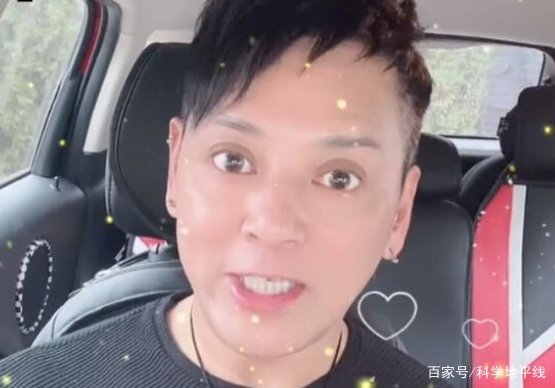 洪欣前男友莫少聪商演,穿衣破旧褶皱显寒酸,是不是很惨?