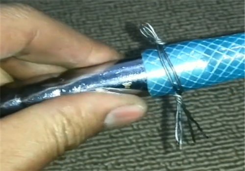 怎么接塑料水管的接头？