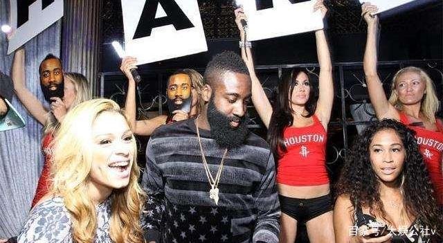 塔克拒绝回答关于哈登采访,哈登为何缺席合练出现在夜店疯玩?