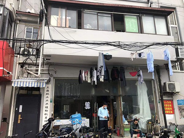 上海一男子出方舱在街头睡了23天，这名男子这些天是如何度过的？