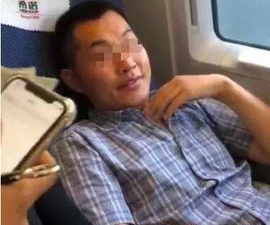 高铁霸座男为什么成了网红?