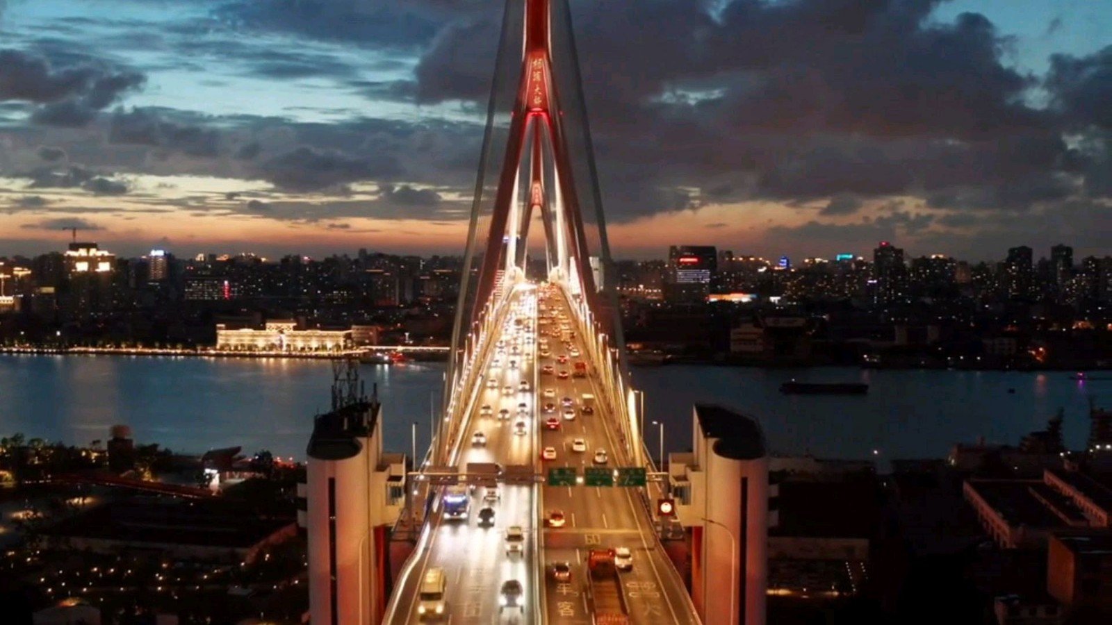 杨浦大桥什么时候建的，它的特点是什么？