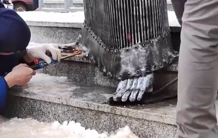 俄罗斯新沃罗涅日市雕像建成3天后被拆除,具体原因是什么?