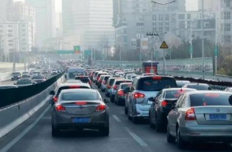 男子返乡途中拍361张车辆违章照片，此事具体是何情况？