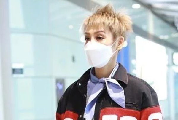 宁静摸粉丝丝袜,她为什么这样做?