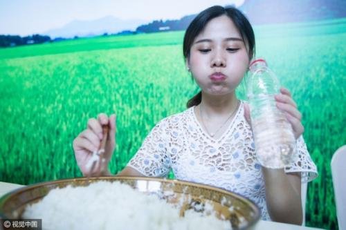 大胃王自曝为吃播负债数十万,负债还在坚持的原因是什么?