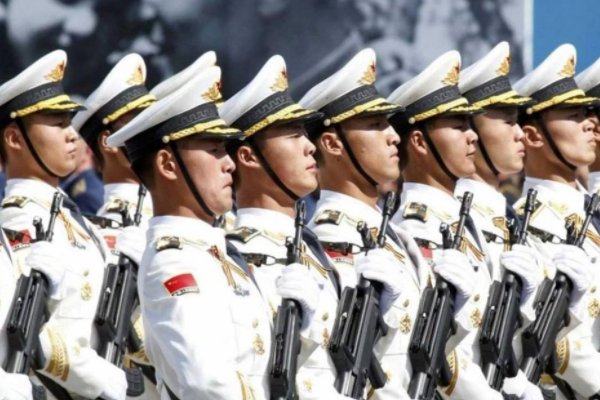 我国50周年大阅兵时候军乐队演奏的都是哪些曲目?顺序?