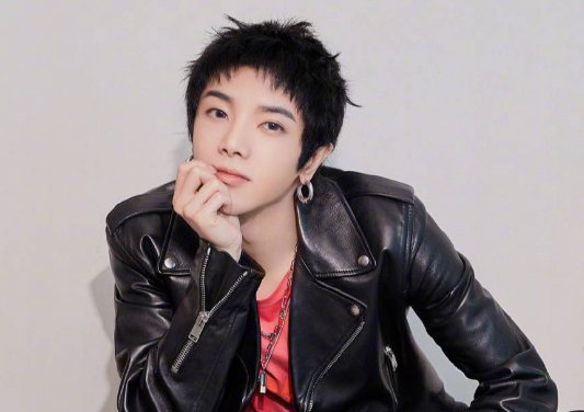 被问华晨宇家接受你吗？随后张碧晨的回答，网友：真想不到，她说的啥？