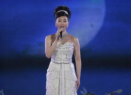 连登春晚24年的宋祖英，目前现状如何？