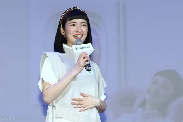 林依晨晒女儿脚丫迎接39岁生日，高龄产子之后身体恢复得怎么样？