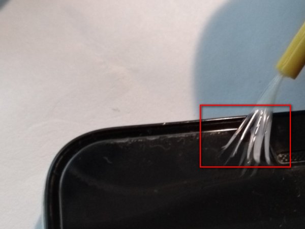 手机屏幕四周有白边是什么情况？