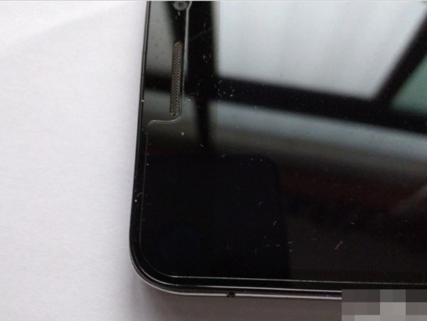 手机屏幕四周有白边是什么情况？