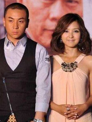 目前释小龙的女朋友是谁？