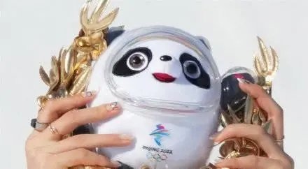 谷爱凌“五环美甲”美上热搜,这个美甲为什么能火出圈?