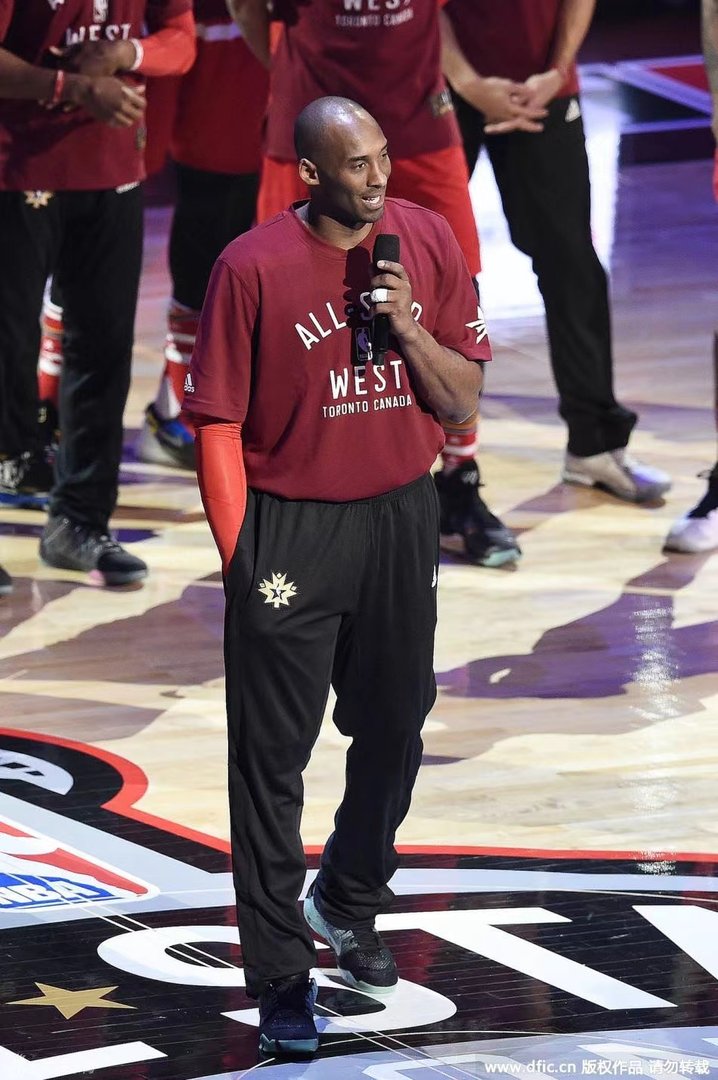 全明星75大巨星典礼照片致敬科比，你对此有何感触？