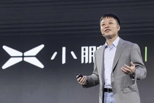 有网友称小鹏汽车的名称太土，对此何小鹏做出了什么回应？