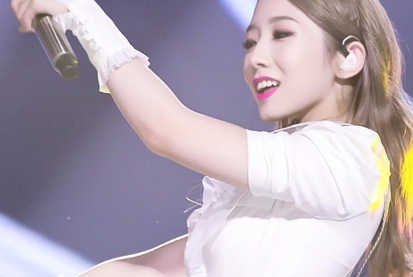 网传孟美岐在节目中点评周传雄，事实的真相是什么？