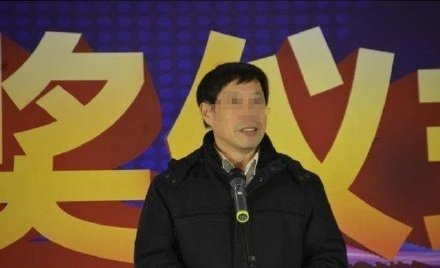 副局长听到情人丈夫敲门坠楼身亡，女子丈夫是如何发现的？