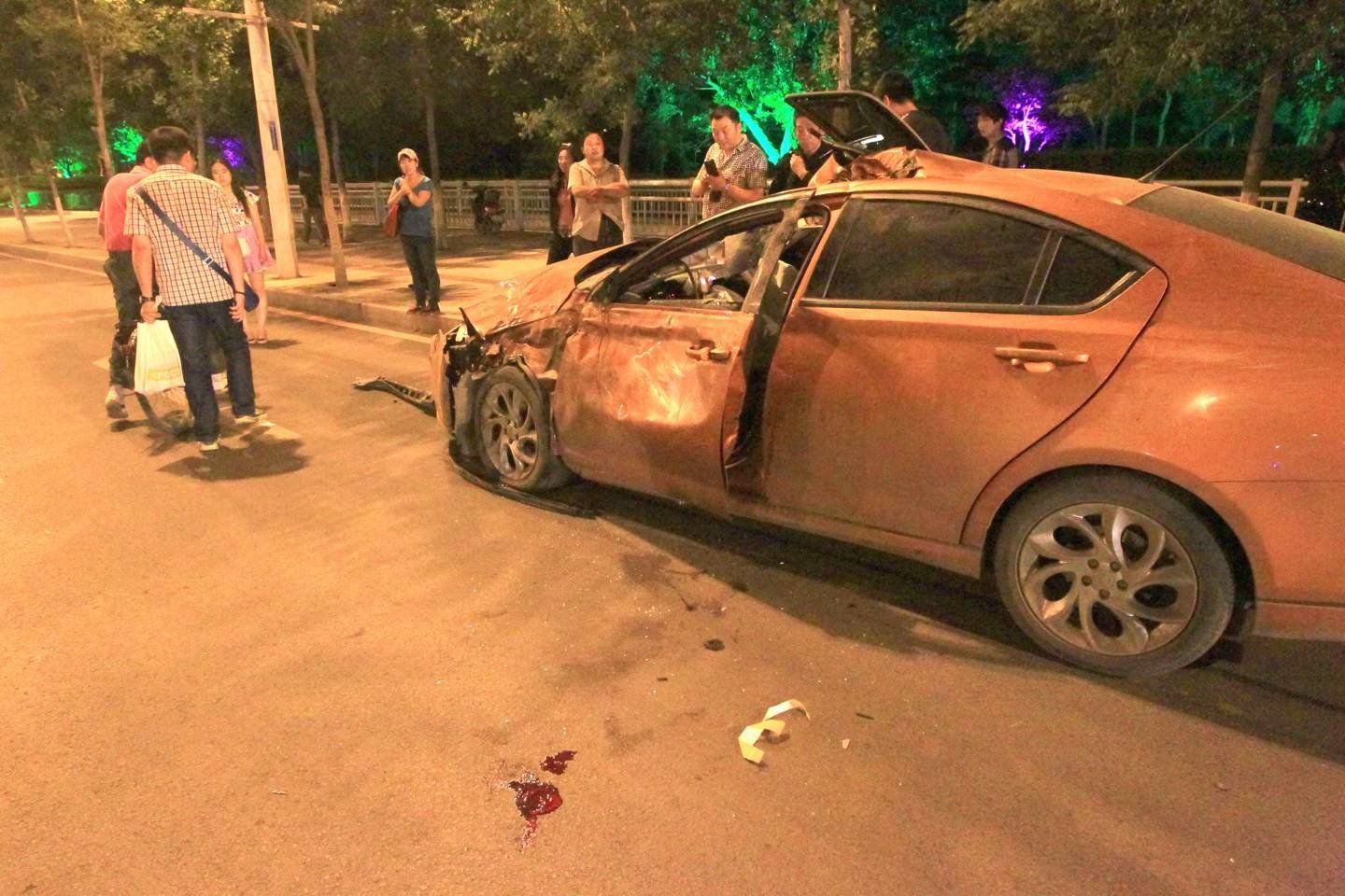 白岩松评豪车恶意别车事件，拘留者是否得到教训？