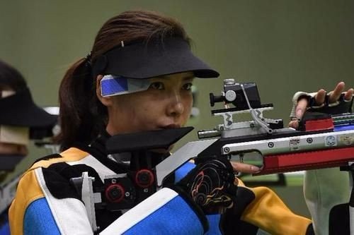 37岁射击女神杜丽，她不接广告，拒绝富豪，为何会被质疑整容？