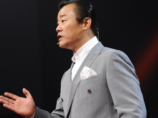 周立波沉默多年后终于发声了，为什么做的第一件事就是吐槽自己的妻子呢？